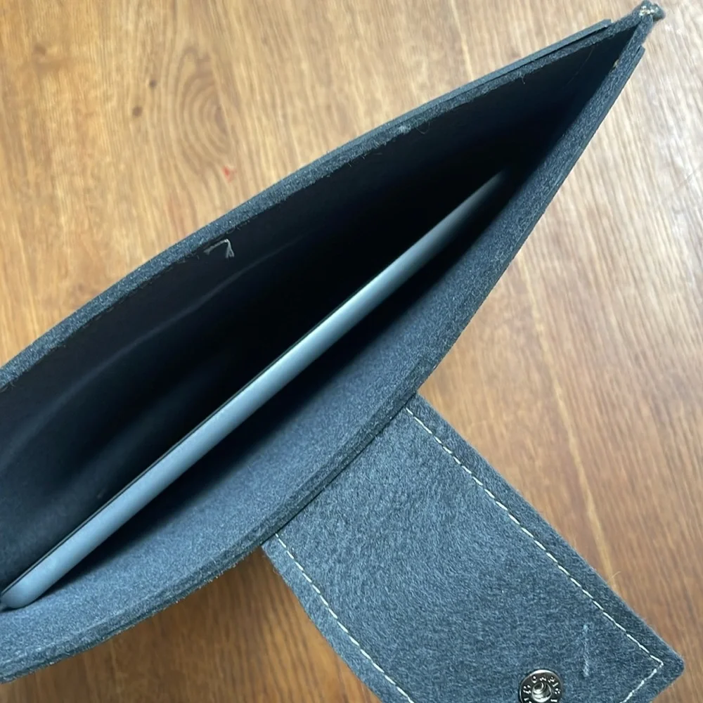 SAN LORENZO REGENERATED GRAY LEATHER & FELT TABLET SLEEVE / CASE